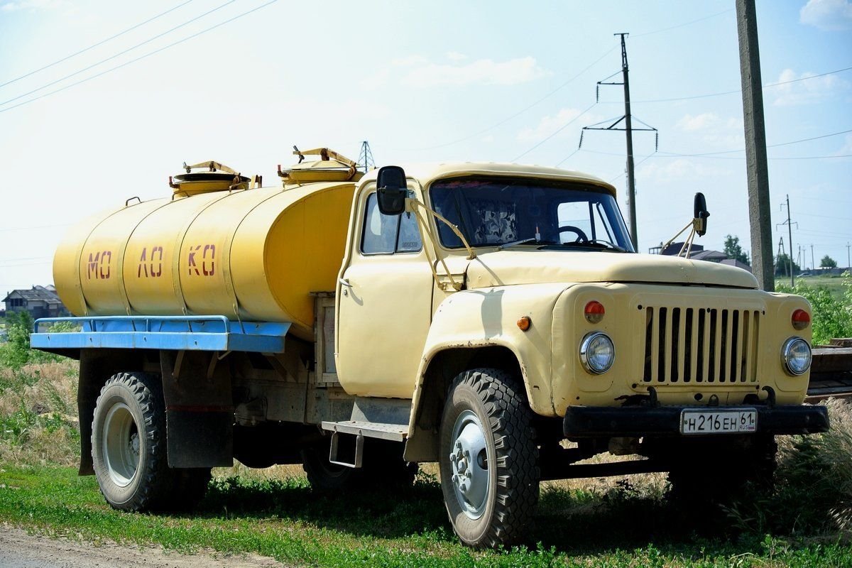 Газ 52 работа на газу. ГАЗ 52 И ГАЗ 53. ГАЗ 52 ДУК. ГАЗ 52 молоковоз. ГАЗ 53/52 молоковоз.