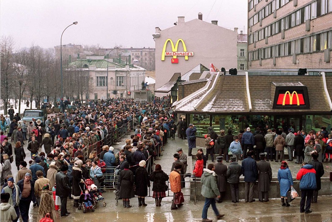 Очередь в макдональдс 1990 фото москва