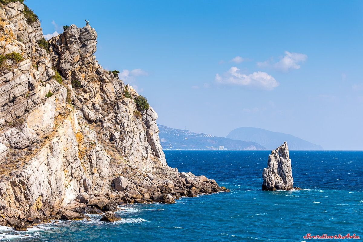 Берег юг. Скала Парус ЮБК Крым. ЮБК Южный берег Крыма. Скала Парус на Южном берегу Крыма. Южный берег Крыма море.