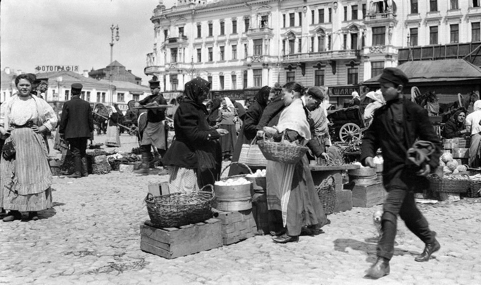 Начало 20 века называют. Москва 1909 год фото Мюррей Хоу. Московский базар 19 век. Трезвенные бунты в России в 1858-1860. Уличные торговцы в царской России.