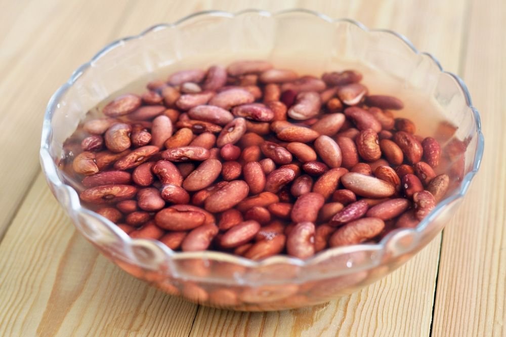 Замочить бобовые. Фасолевый суп колорадо. Как подготовить фасоль для супа. Замоченная фасоль. Фасолевый суп кэмпбелл.