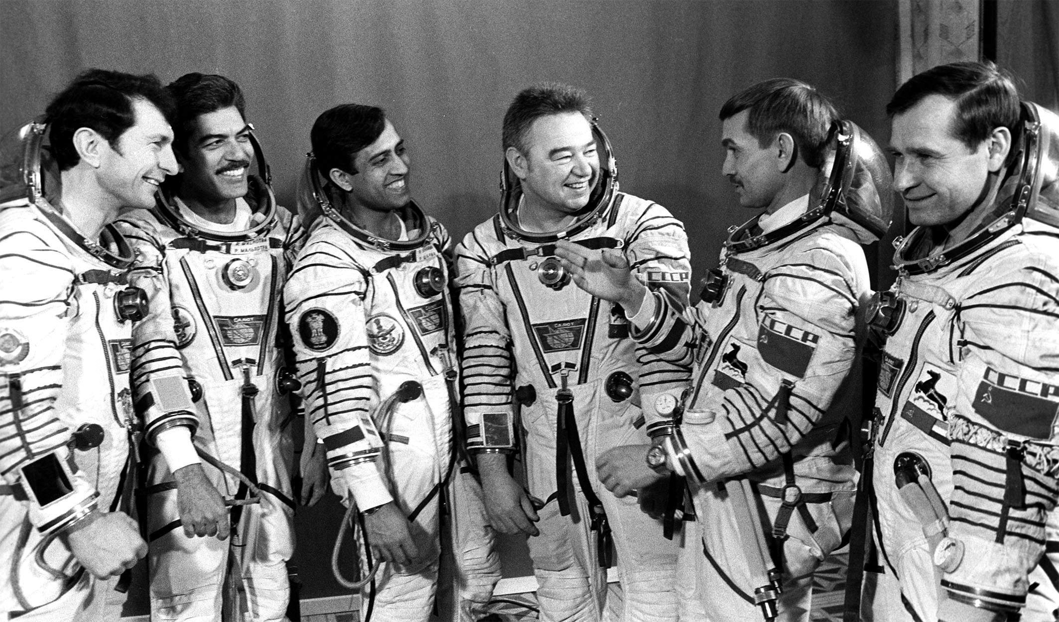 Имена всех космонавтов. Космонавт СССР Гречко. Ракеш шарма космонавт. Малышев Юрий Васильевич космонавт. Первый летчик космонавт СССР.
