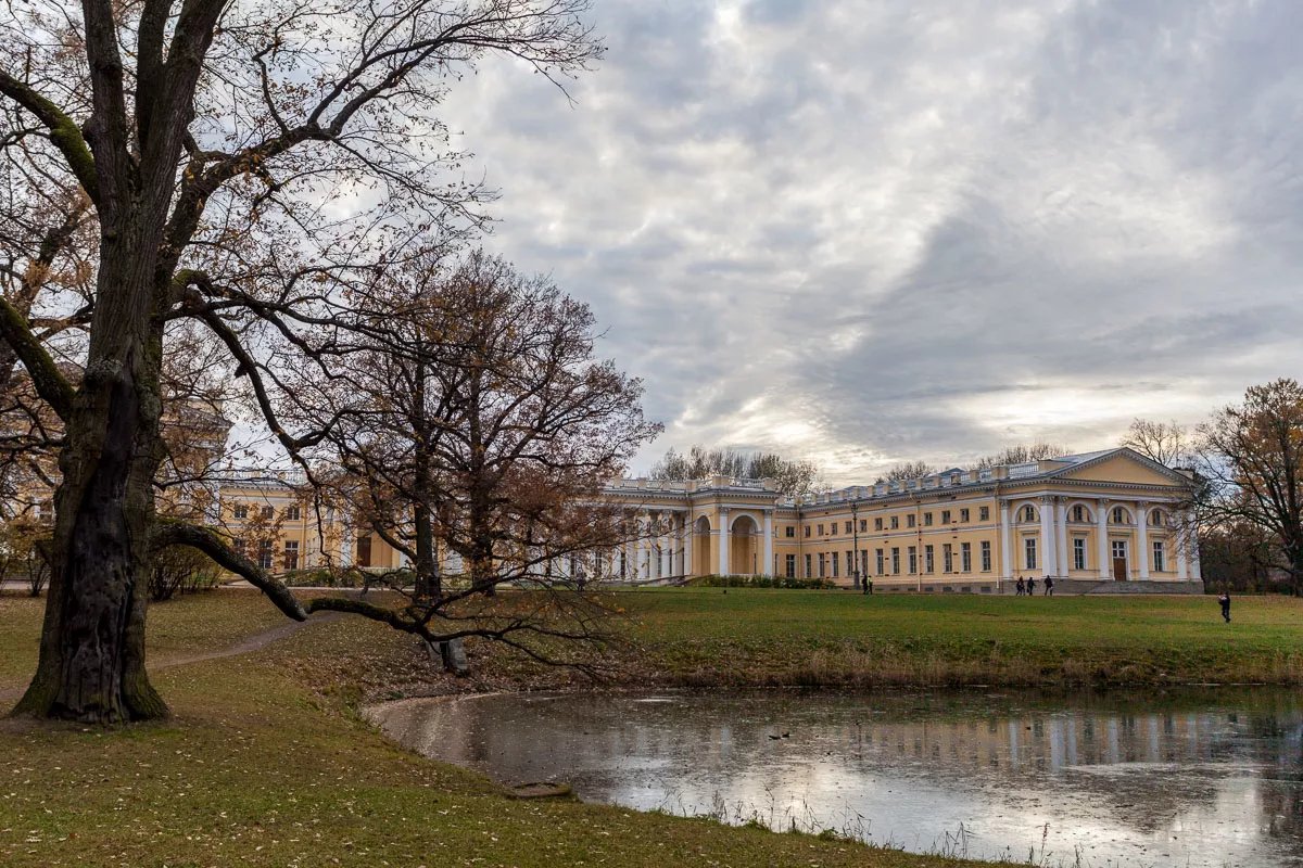 Александровский округ санкт петербурга. Царское село Тютчев. Александровский дворец в Царском селе. Александровский парк Царское село. Царское село осень Александровский дворе.