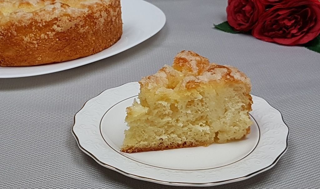 Красивый манник. Пышный пирог на воде. Пирог на минеральной воде с фруктами. Манник литовский. Тещин манник.