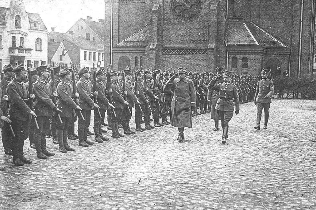 австралия в 20 веке. пенза 1917 год. омск 1919. советская россия 1919 год. центральная рада на украине 1918.