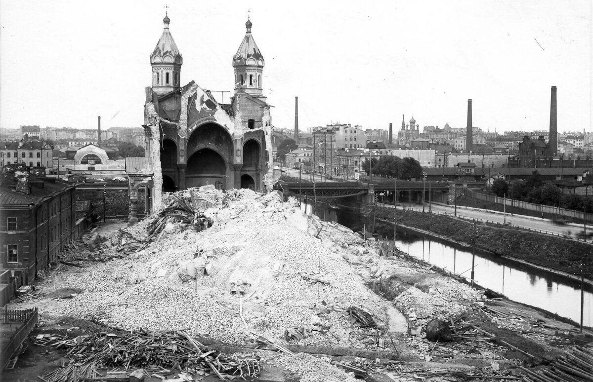 Разрушенный санкт петербурга. Мирониевская Церковь егерского полка СПБ. Церковь Мирония лейб-гвардии егерского полка. Мирониевская Церковь егерского полка на Обводном. Введенская Церковь Санкт-Петербург.