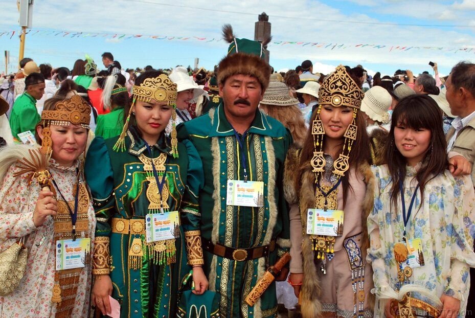 Якуты население. Саха Якутия якуты. Народ Саха якуты. Национальный костюм народов Республики Саха Якутия. Эвенки народы дальнего Востока.