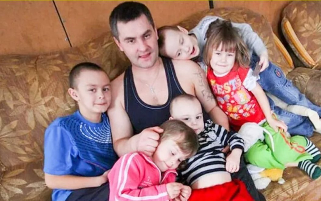 Неблагополучная многодетная семья. Многодетная семья. Отобрание ребенка у родителей. Социальная помощь матерям одиночкам. Многодетная мать в деревне.