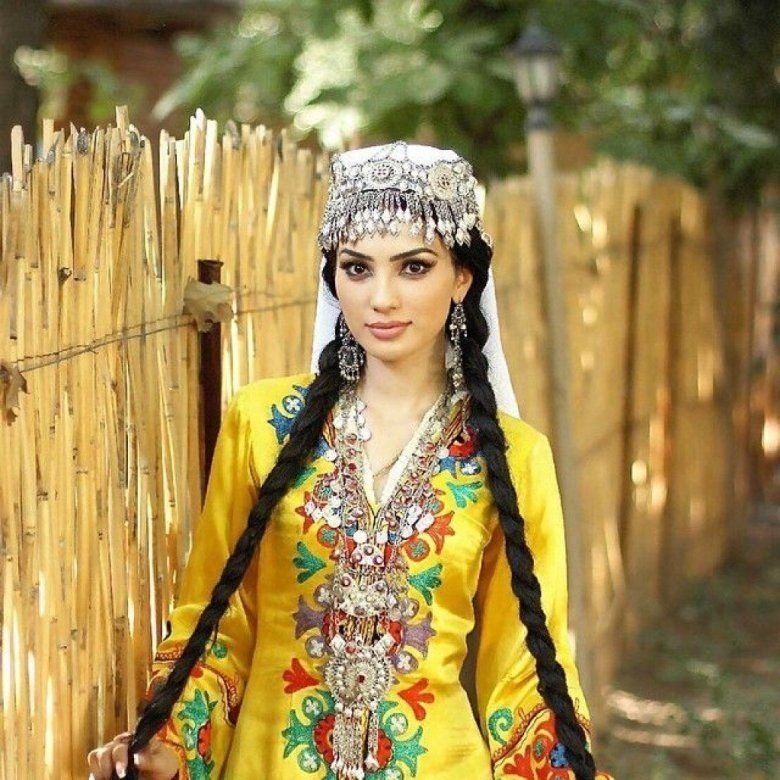 Картина девушка таджикская