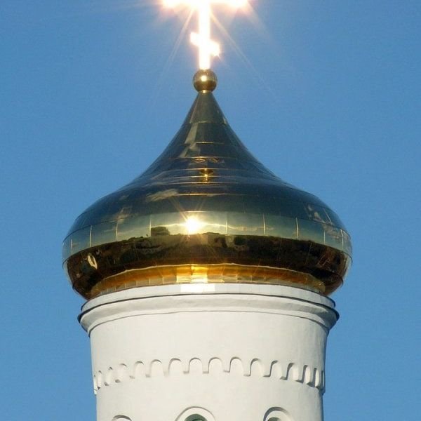 Крест над храмом