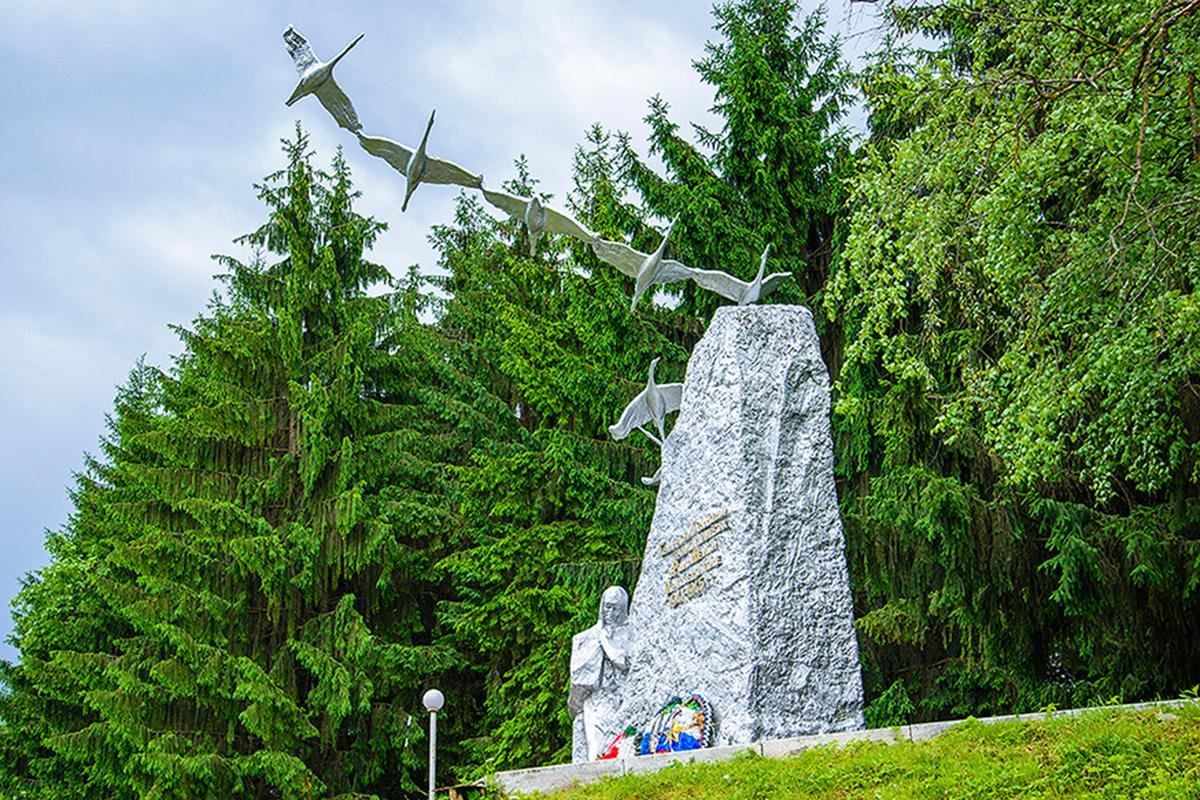 Фото памятника журавли в северной осетии