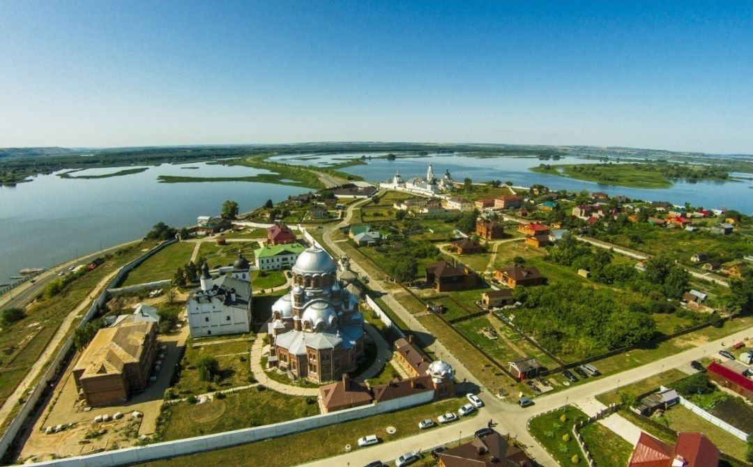 Село свияжск татарстан. Остров Свияжск в Казани. Музей остров град Свияжск. Болгар-Казань-Раифа-Свияжск. Достопримечательности Казани остров-град Свияжск.