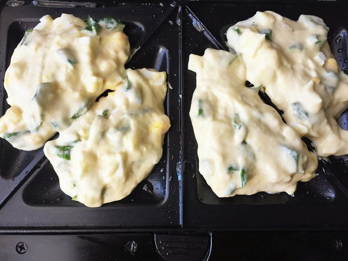 Оладьи в мультипекаре. Redmond оладьи. Мультипекарь яичница. Выпечка в мультипекаре редмонд. Сырники в мультипекаре redmond.