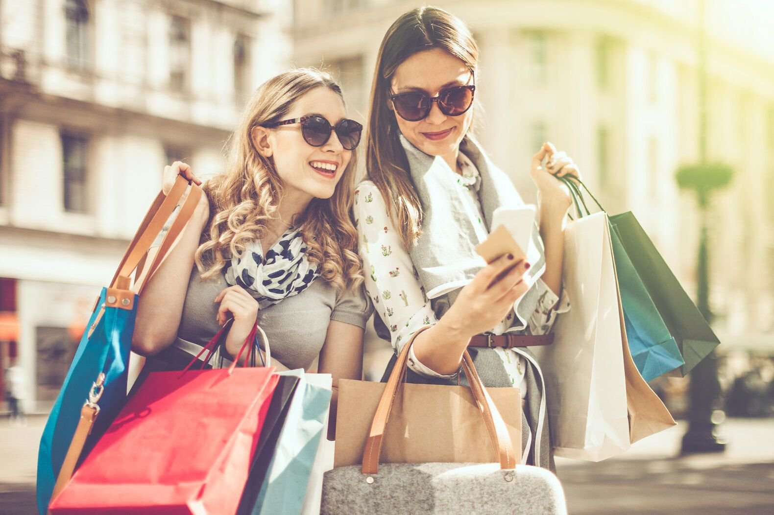 Модный лук и зови подруг. Модные луки с ссылками на магазины. Модные лучшие подруги. Фотосессия подруг. Модный лук и зови подруг.