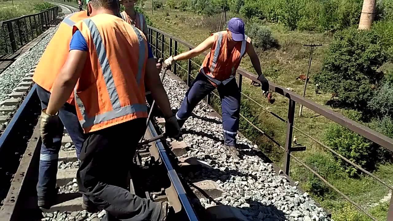 Текущие осмотры искусственных сооружений. Бригадир путейцев ржд. Журнал учета выдачи баллонов. Текущие осмотры искусственных сооружений. Стройка мостов и дорог.