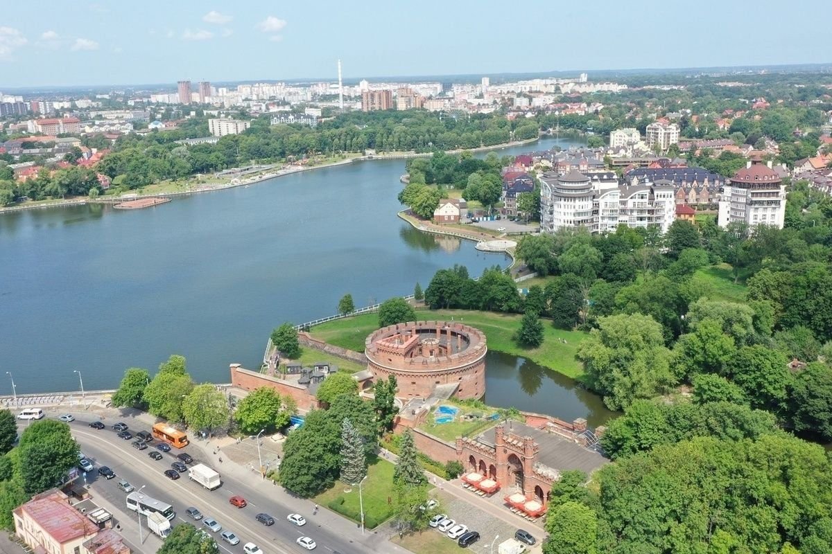 Больше чем меньше калининград. Калининград. Калининград фото. Калининград маленькие города. Горячий тур Калининград.