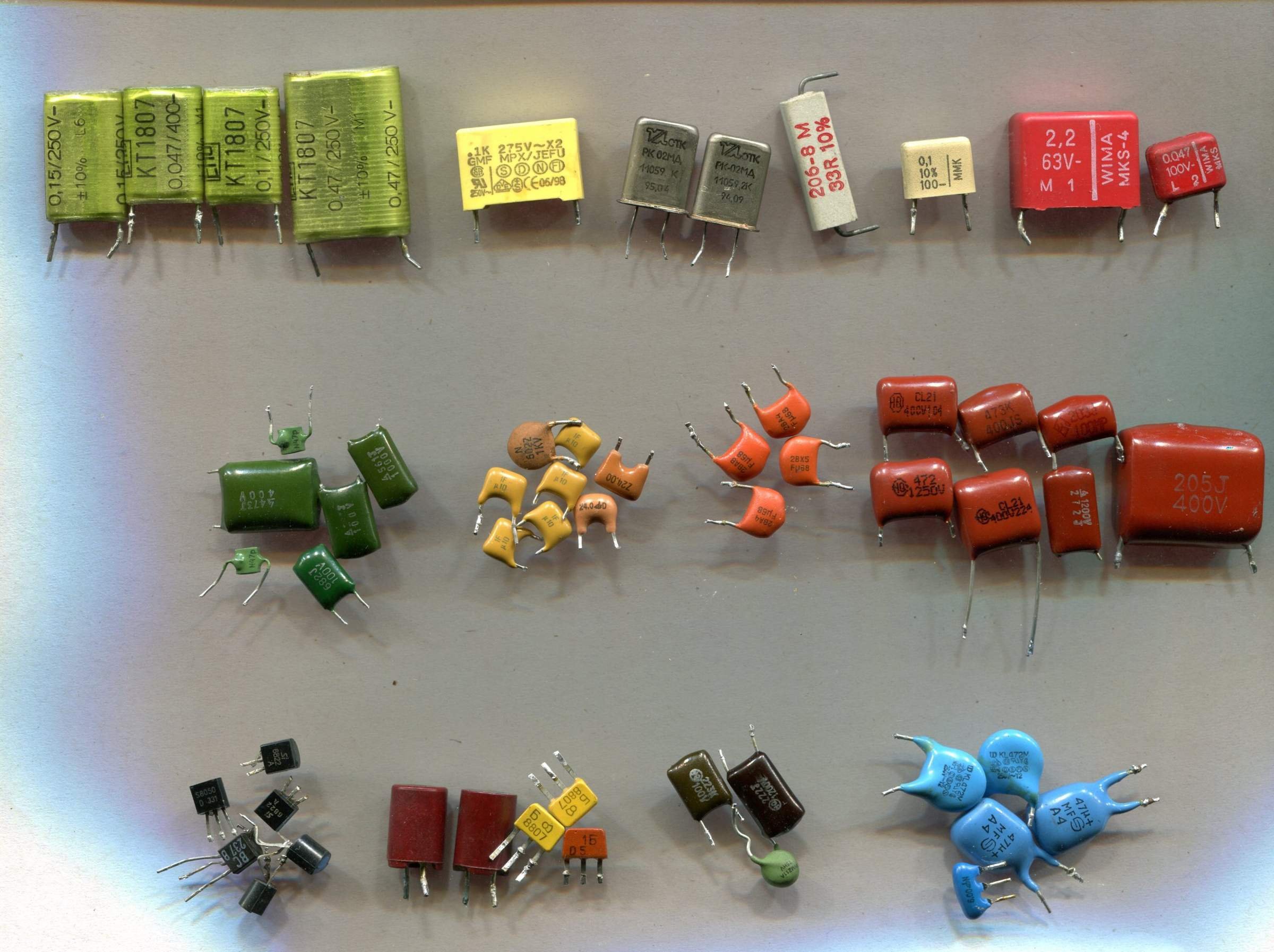 танталовый конденсатор копп. радиодеталь ir243j. к10-43 б/к. S 10 импортные радиодетали. конденсаторы танталовые тесла.