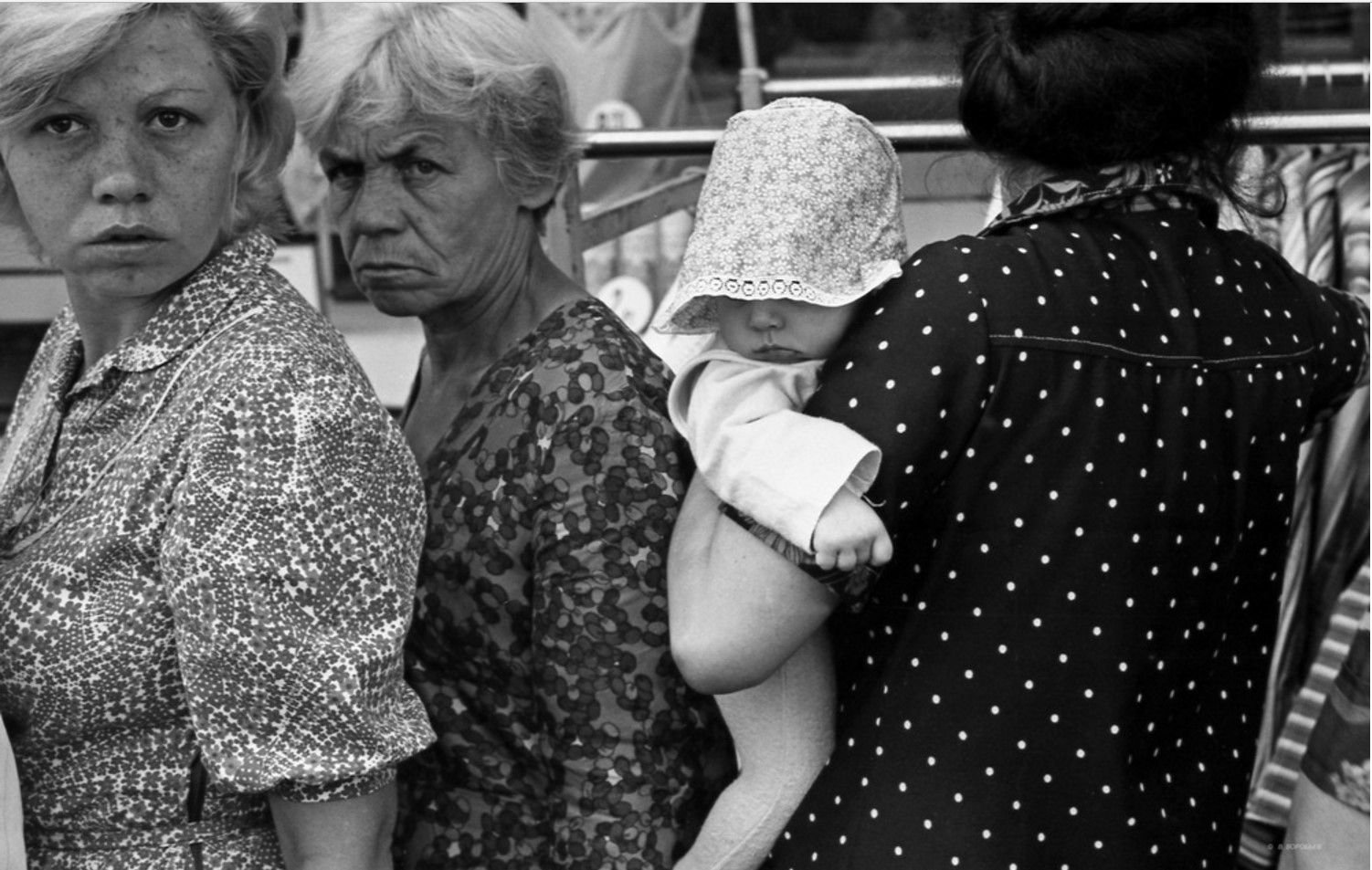 Фото советских времен. Группа трива Владимир Воробьев фотограф. Советские женщины. Советские люди в очередях. Некрасивые советские женщины.