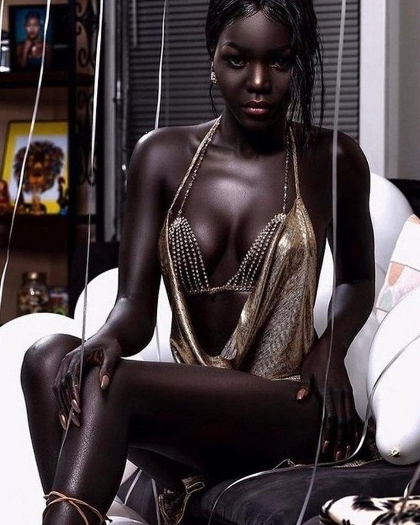 Чернокожие тинки. Няким Гатвеч. Нуаким Гатвеч модель из Южного Судана. Королева тьмы модель из Южного Судана Ньяким. Nyakim Gatwech (Ньяким Гатвеч) - 24-летняя модель.