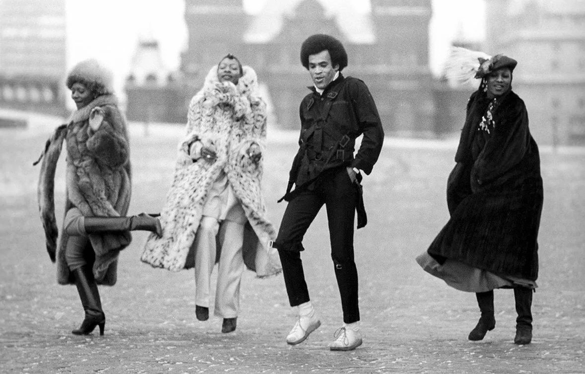 1978 год фото. Boney m в Москве 1978. Бони м в Москве. Группа Бони м 1978. Бонни м в Москве 1978.