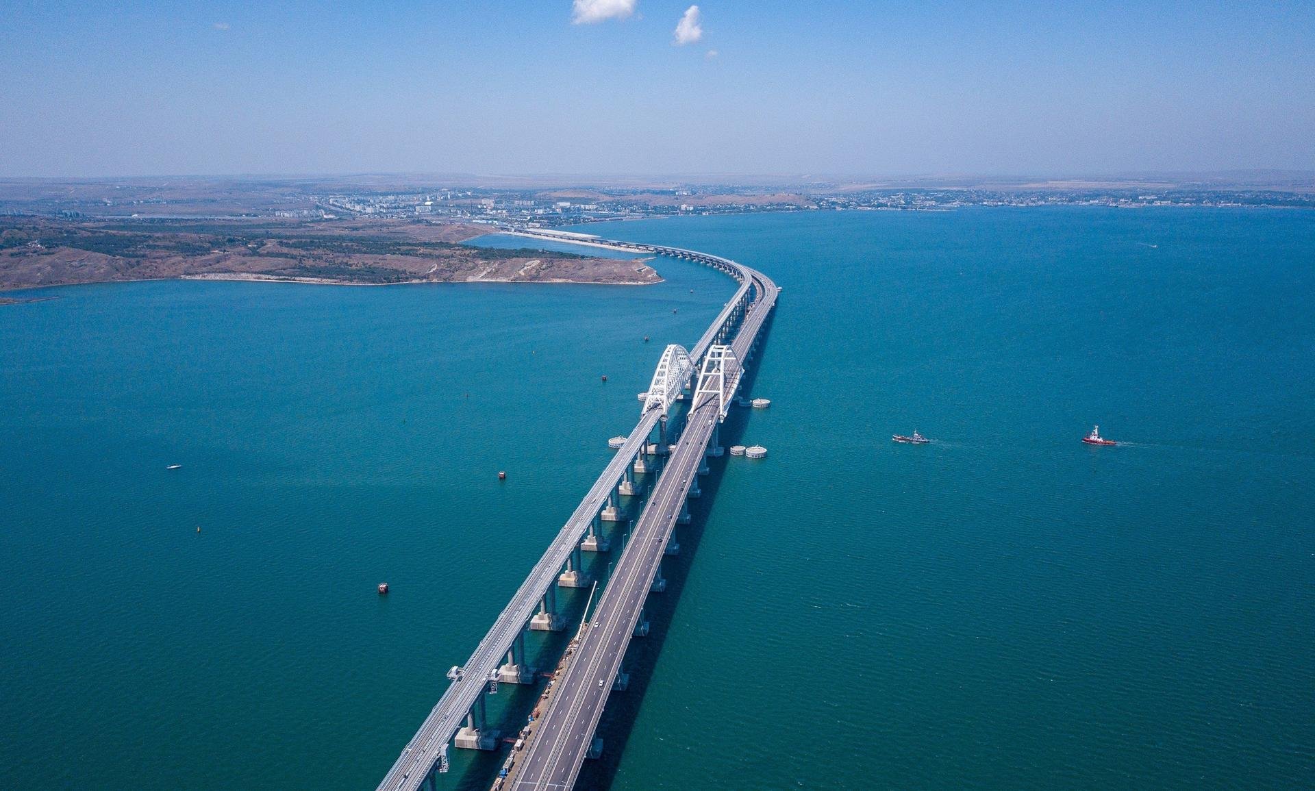 Строительство в море. Мост через Керченский пролив. Крымский мост Керчь. Мост Тамань Керчь. Крымский полуостров и Крымский мост.