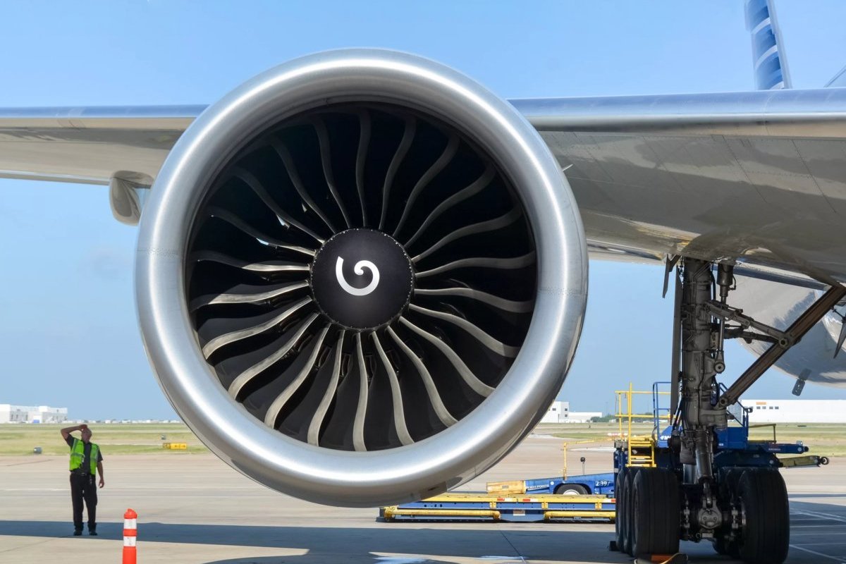 Двигатель самолета. General Electric ge90. Ge 90 двигатель. General Electric ge90 самолет. Пд-35 ge-90.