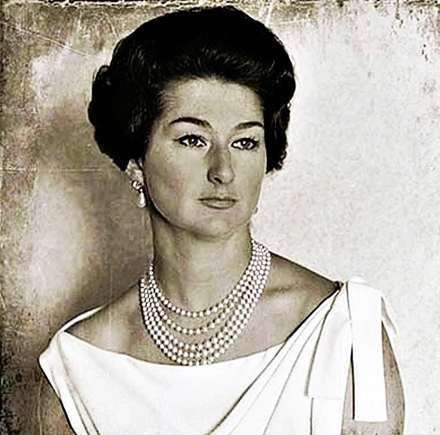 Фатьма неслишах османоглу султан. Фатьма неслишах османоглу. Ханзаде неслишах султан. Фатьма неслишах османоглу. Фатма назлишах османоглу султан.