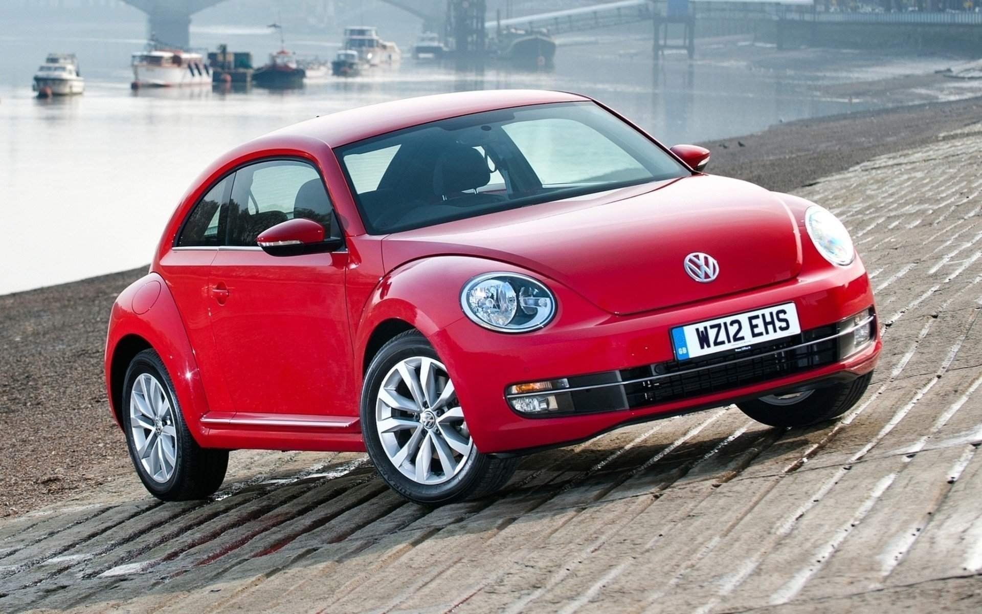 Volkswagen Beetle 2016 красный