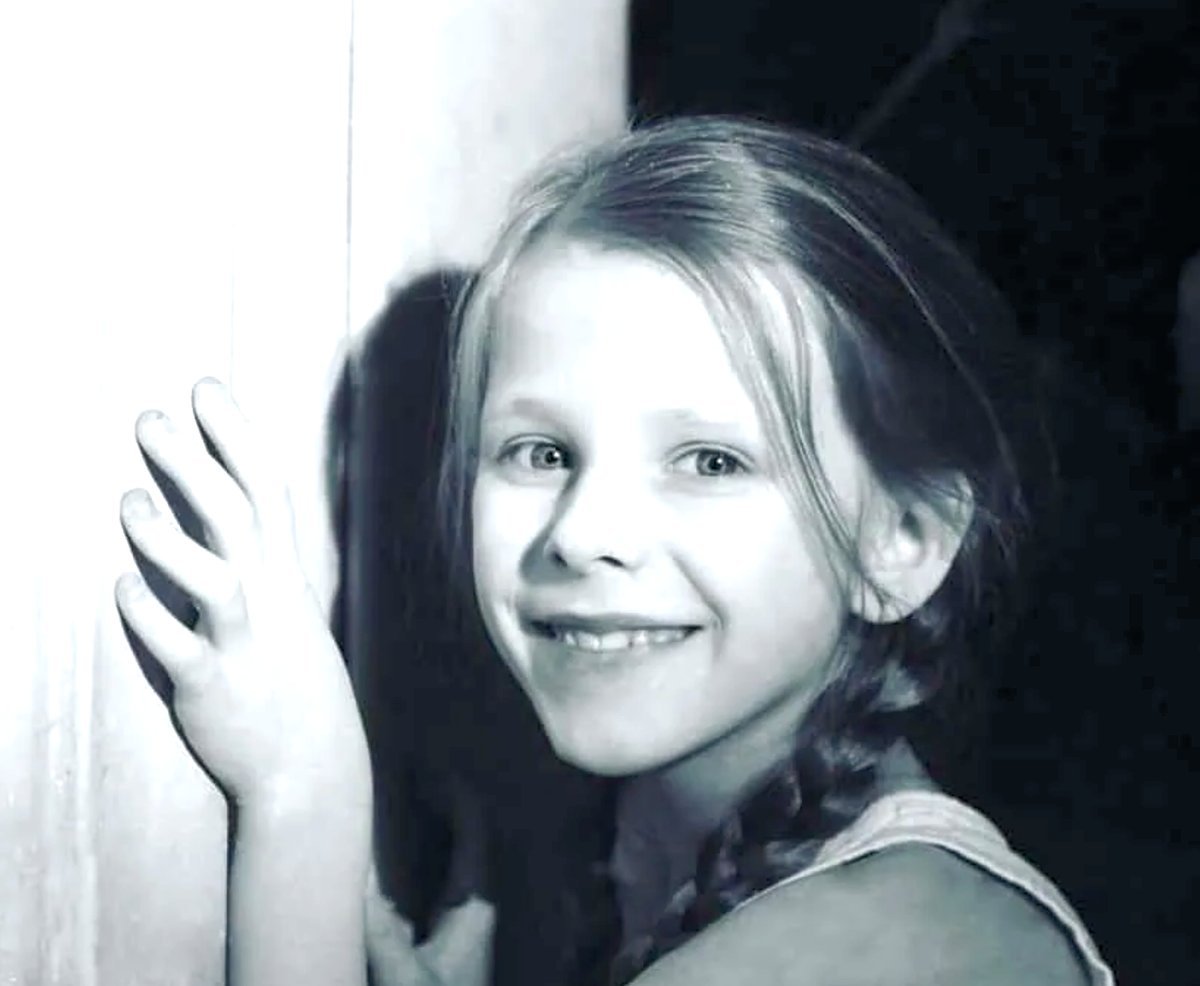 девочки стали взрослыми