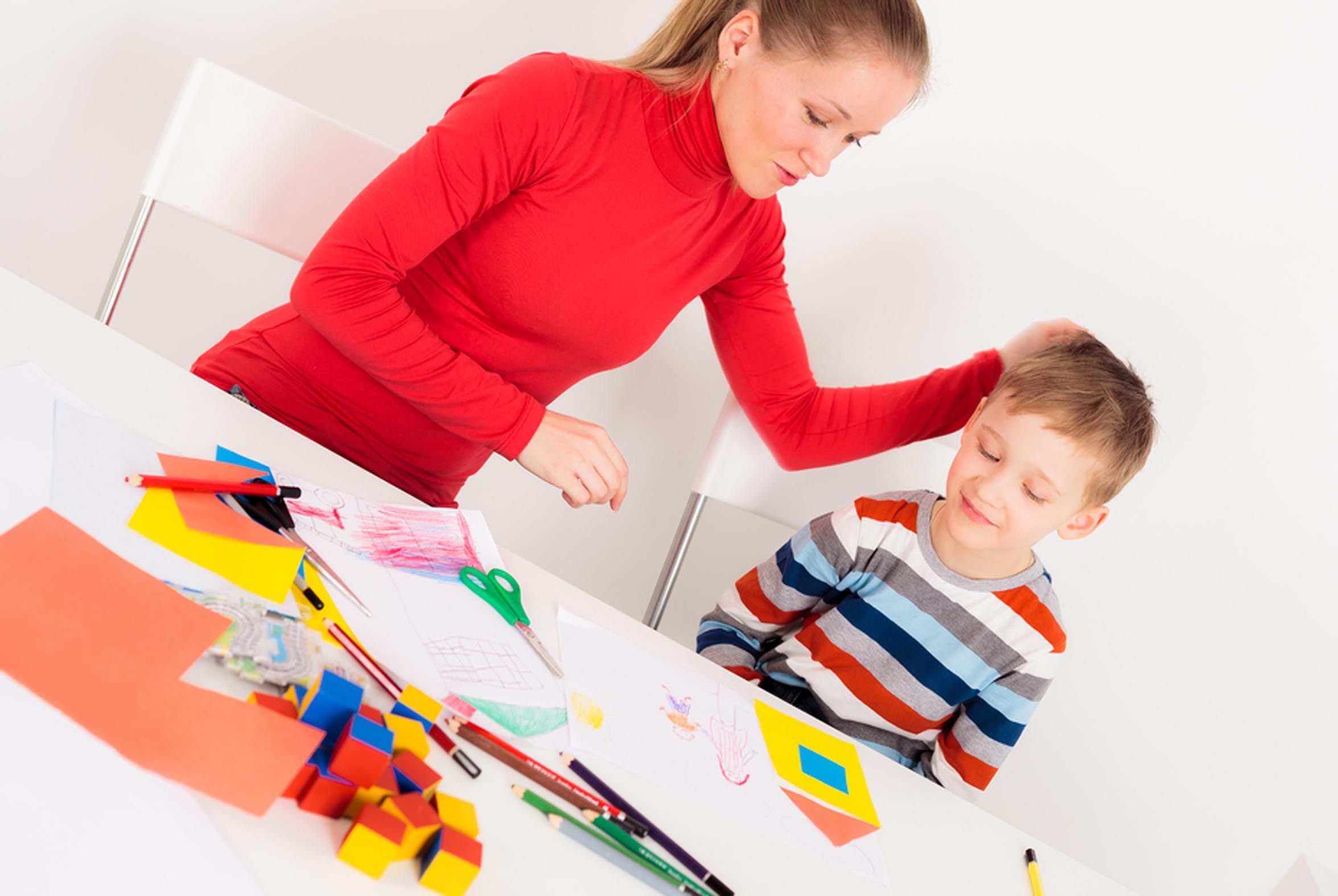 Как правильно общаться с детьми. Хвалить ребенка. Как правильно разговаривать с ребенком. Детей или дети как правильно. Детей или дети как правильно.