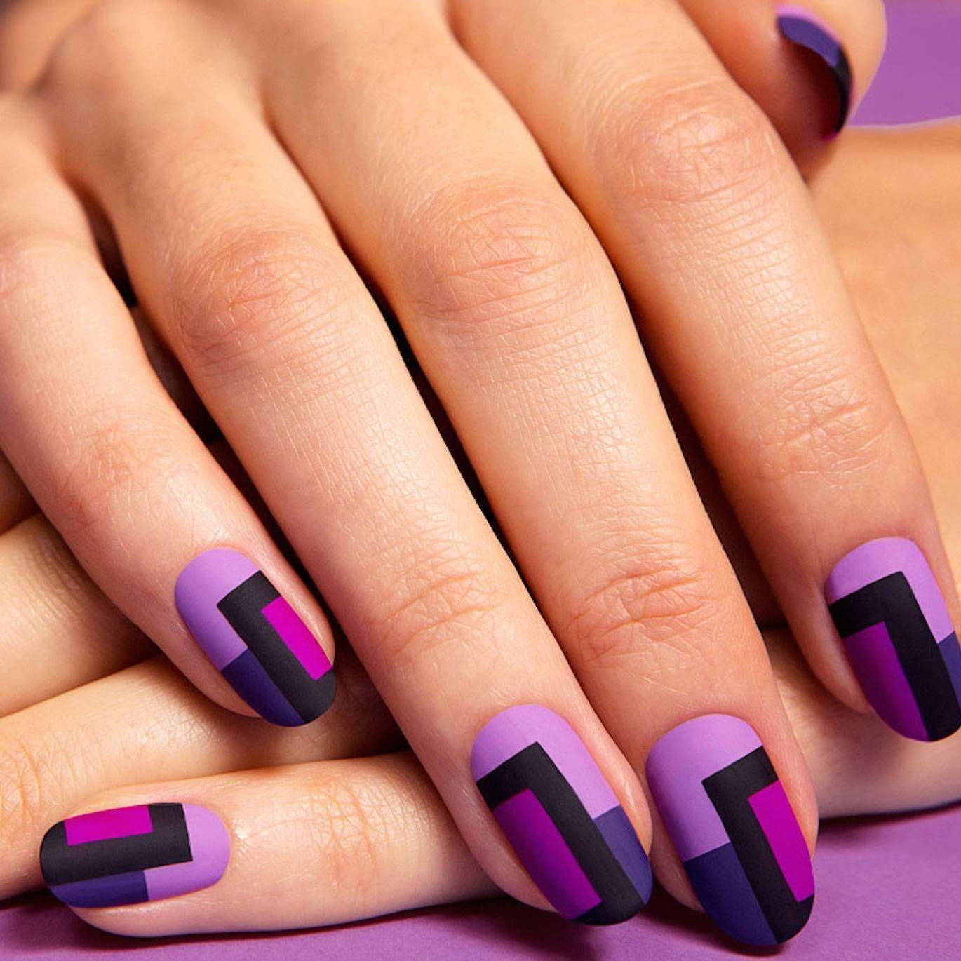Черно фиолетовый маникюр на короткие ногти