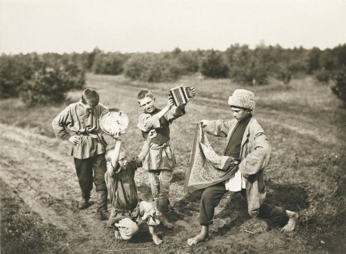 фото людей 100 лет назад