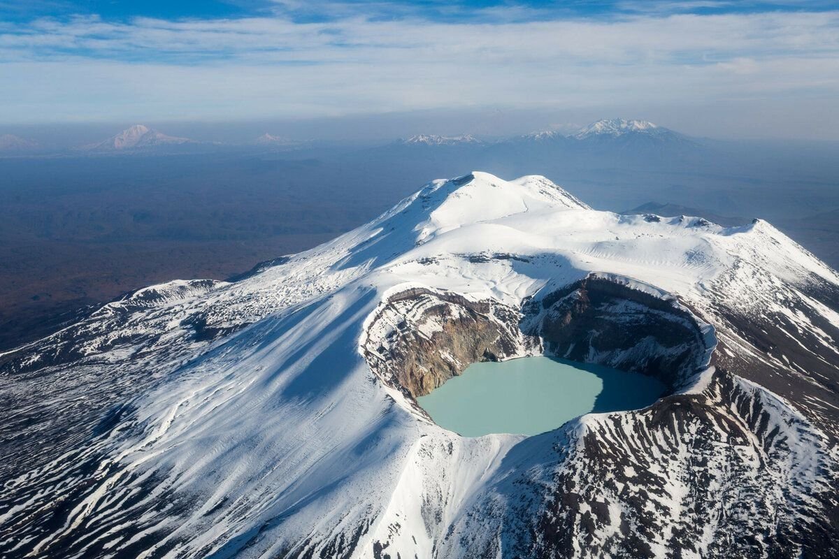Озера в кратере вулкана