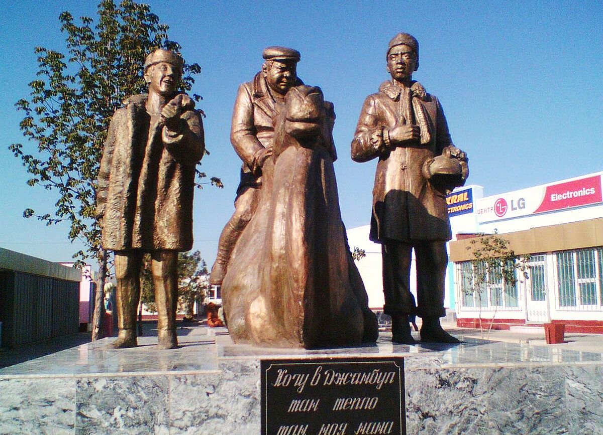 Памятники героям 12 стульев