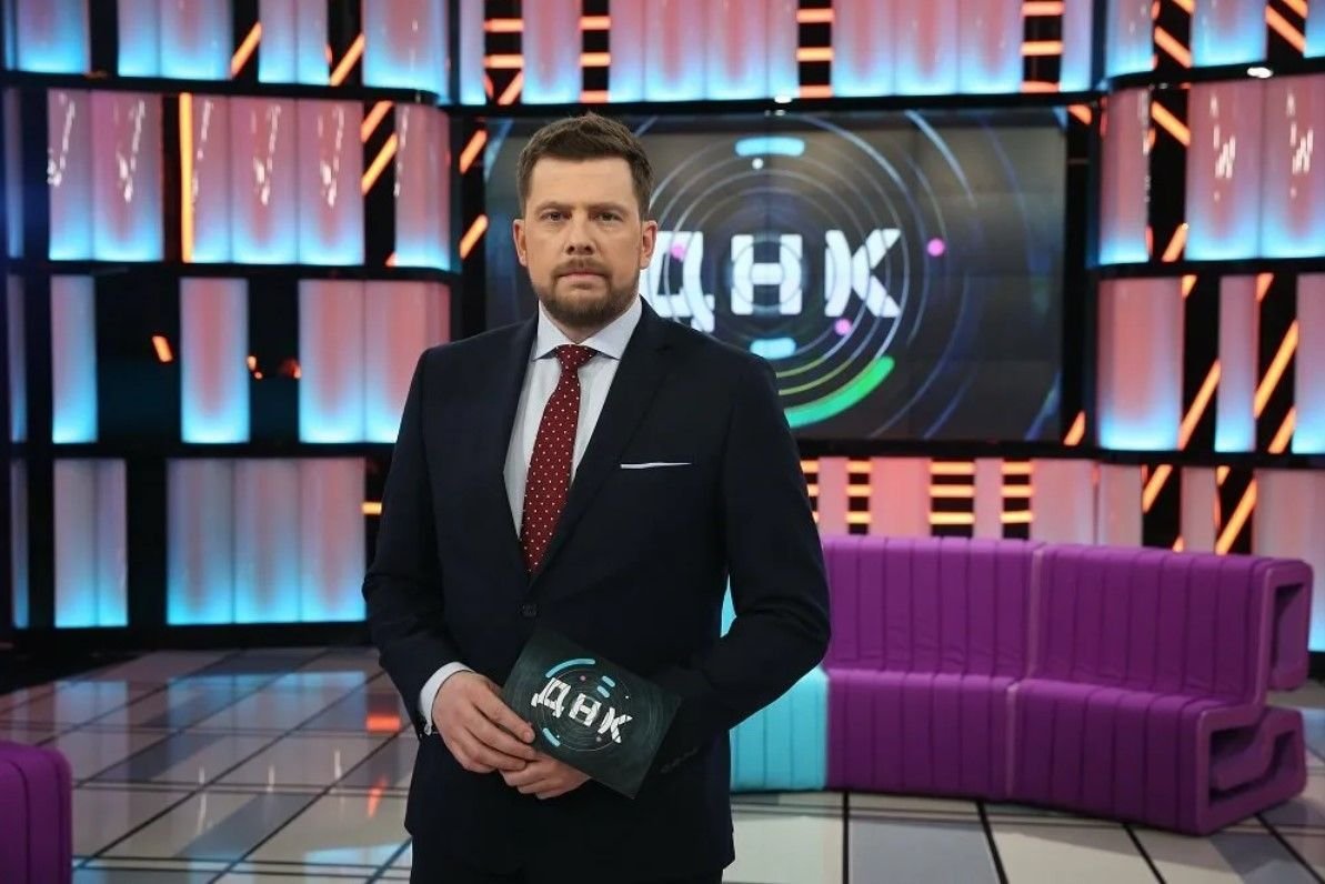 Телеведущий нтв александр колтовой. Телеведущий днк александр колтовой. Ведущий передачи днк александр колтовой. Александр колтовой днк на нтв. Ведущий нтв колтовой ведущий александр.