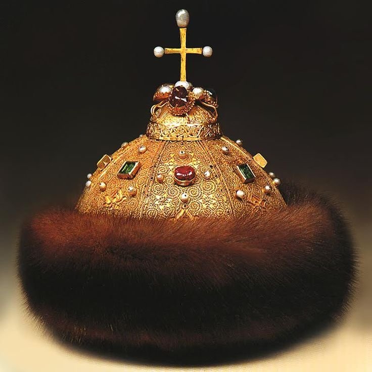 оружейная палата царские регалии. шапка мономаха скипетр и держава. скипетр ивана грозного. шапка мономаха скипетр и держава. держава мономаха.