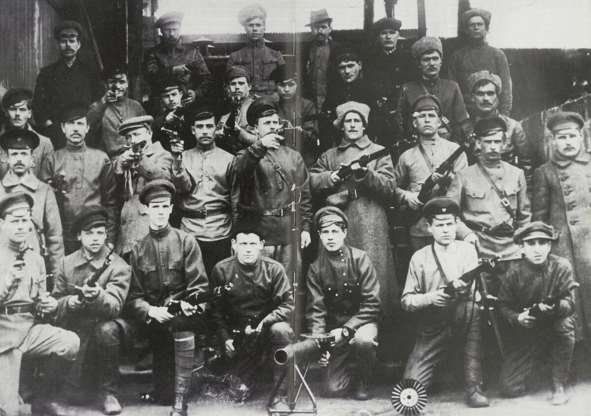 Реввоенсовет. Красная гвардия 1917 Казань. Отряд красной гвардии 1918. Казань 1918 Гражданская война. Штаб особой армии 1917 г..