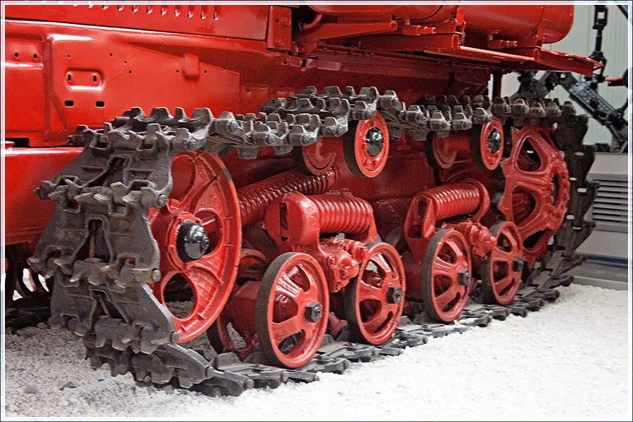 Ходовая система гусеничного трактора т70. Трактор хтз 181 20-07. Трактор агромаш 90тг дт 75. Fendt 1100 vario mt – первый гусеничный трактор с бесступенчатым приводом. Ведущее колесо гусеничный движитель.