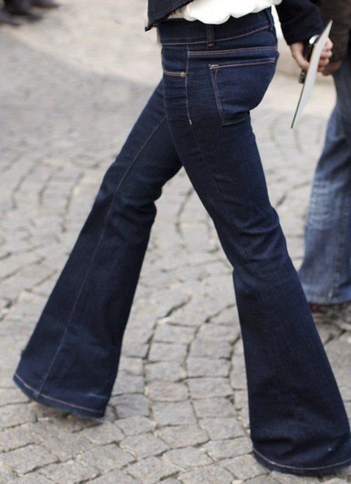Мужские джинсы клеш от колена