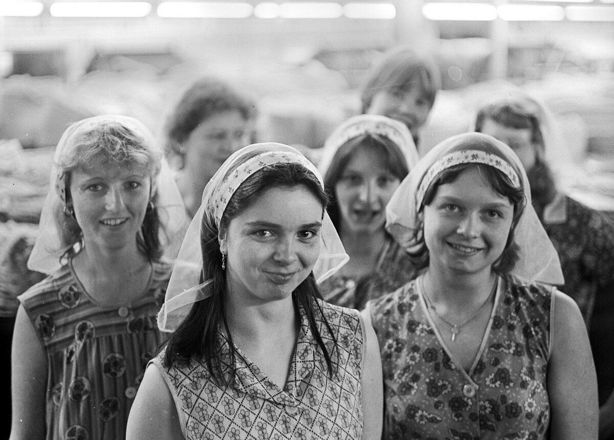 Красивые девушки ссср. Красивые советские девочки. Советские женщины работницы. Женщины ссср. Красивые советские женщины.