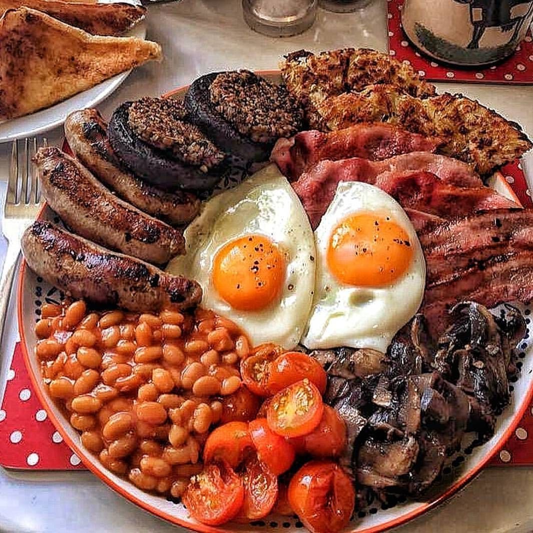 Национальная английская еда. Бритиш Брекфаст. Английский завтрак. Полный английский завтрак. Традиционный американский завтрак.