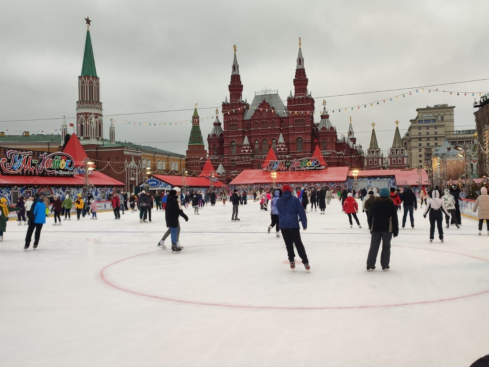 красная площадь в москве каток