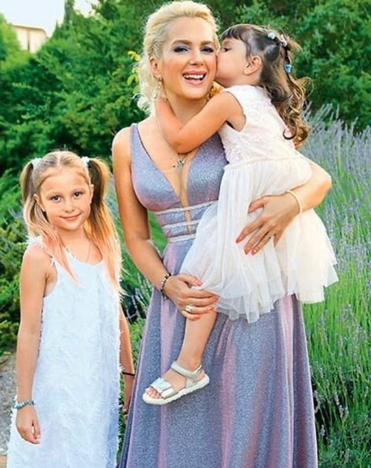 дети марии порошиной. сын марии порошиной фото. мария порошина дети. медиум сериал 2021 россия. аграфена древнова.