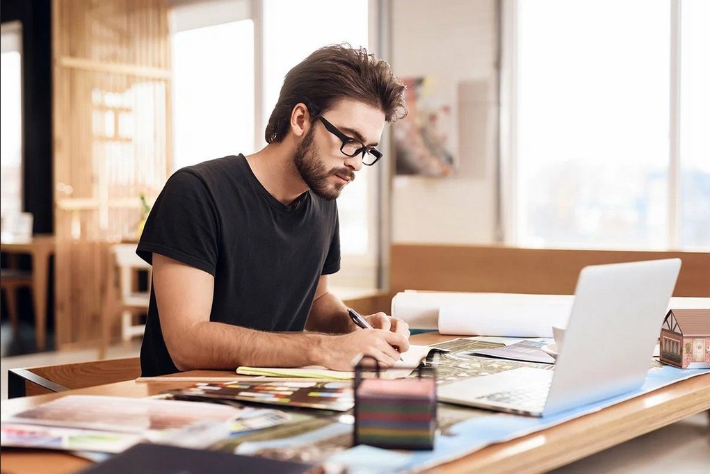 Дизайнер. Менеджер дизайнер. Единый накопительный пенсионный фонд. Богатый фрилансер. Фото для фриланса.