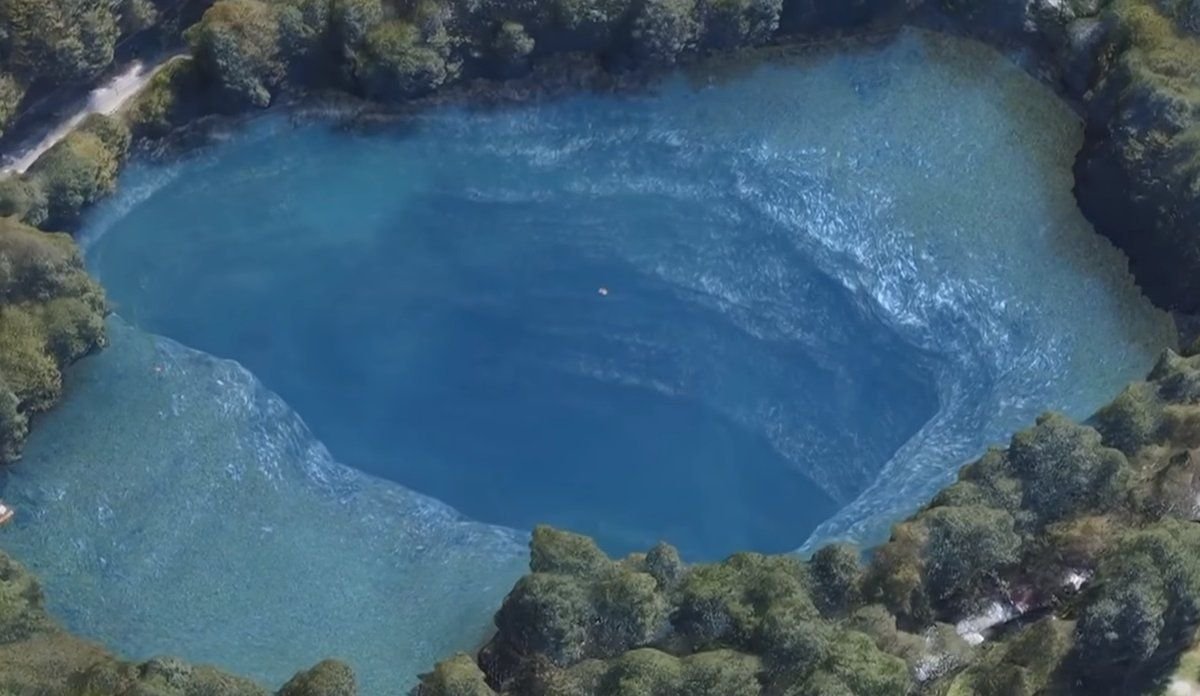 В глубине были видны. Голубое озеро «Черек-кёль&. Озеро Церик-Кель. Церик-кёль озеро Кабардино-Балкария. Голубое озеро Церик Кель Кабардино-Балкария.