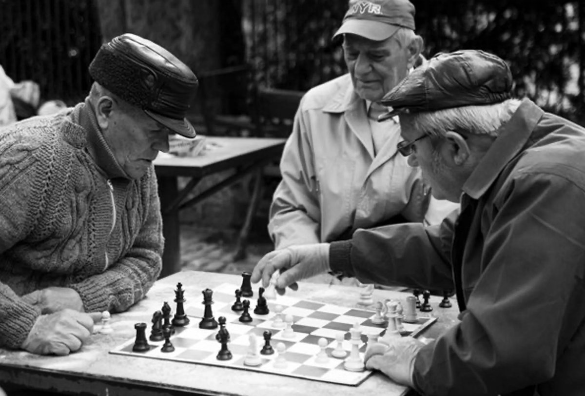 Шахматисты во дворе СССР