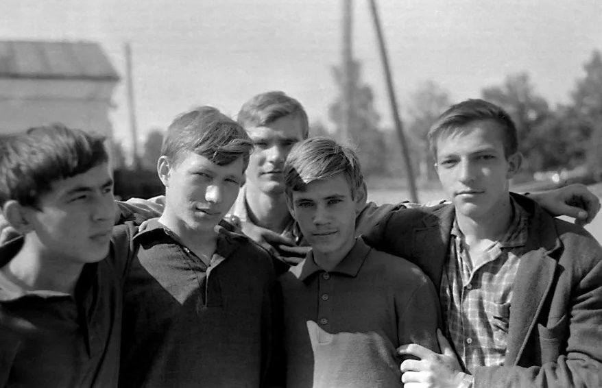 Стройотряд комсомол ссср. Женщины. Молодёжь 60-х в ссср. Молодежь с гитарой. 60е ссср молодежь.