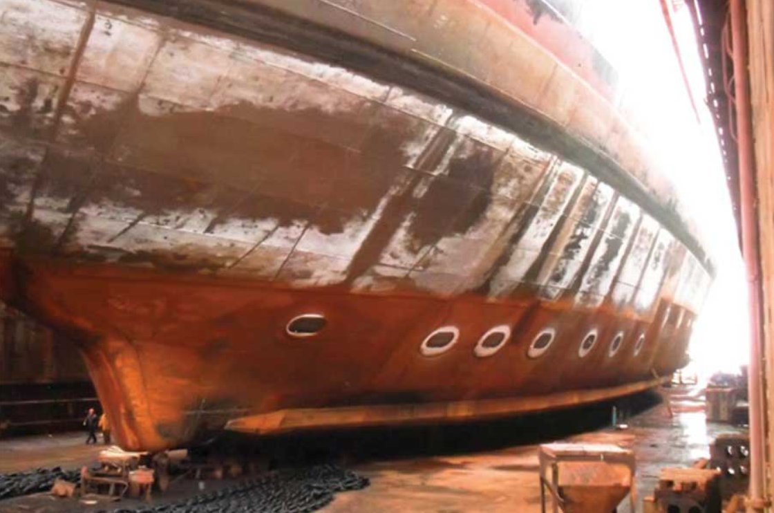 Протектор на корпусе судна. Цинковый протектор для защиты от коррозии на судне. Схема протекторной защиты от коррозии. Протекторная защита судна. Протекторная защита кораблей от коррозии.