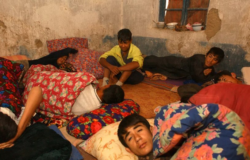 Сколько время в узбекистане спят. Бедный узбек.