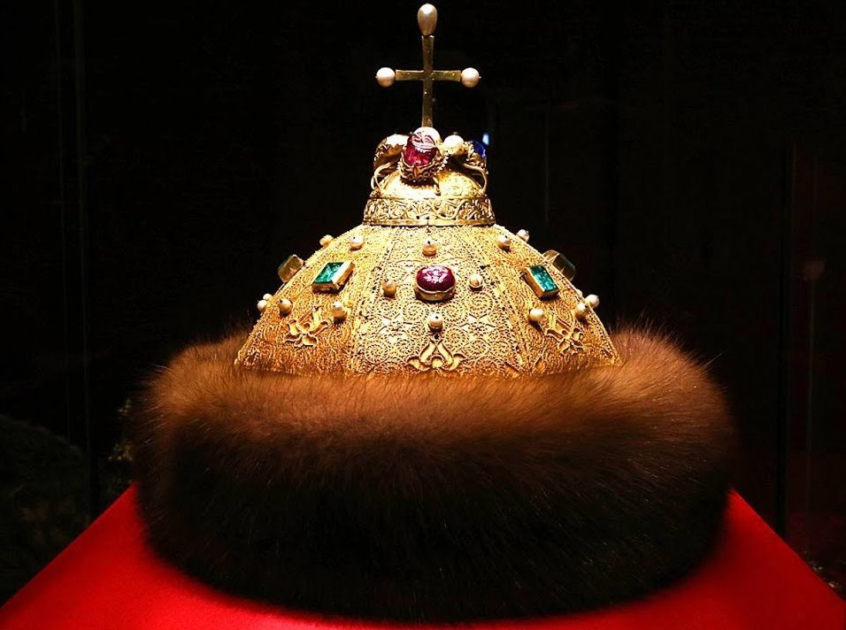 Шапка мономаха византийский император. Византийский император приславший шапку мономаха в подарок. Шапка мономаха изолят. Византийский император приславший шапку мономаха в подарок. Шапка мономаха ивана.